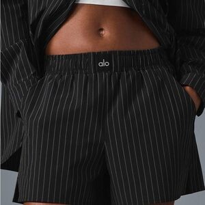 NWOT Alo Yoga Pinstripe Boxer Short in Black/Titanium size MEDIUM